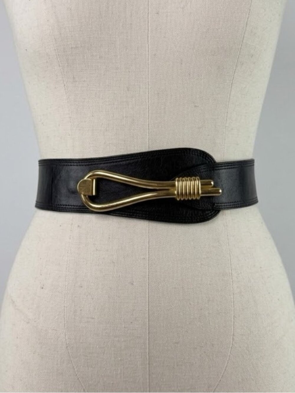 Black Waist Belt with Gold Loop Buckle Size Medium 29” Equestrian Statement